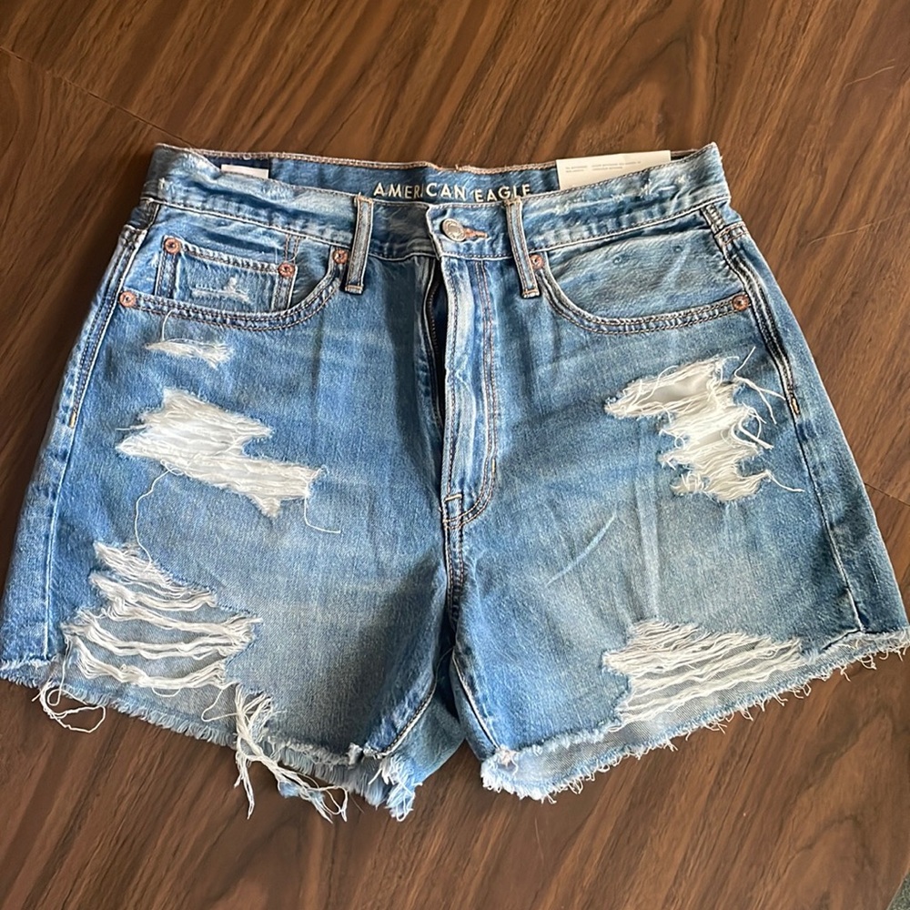 Women’s 6 American Eagle Blue Denim Shorts Distressed 90s Boyfriend